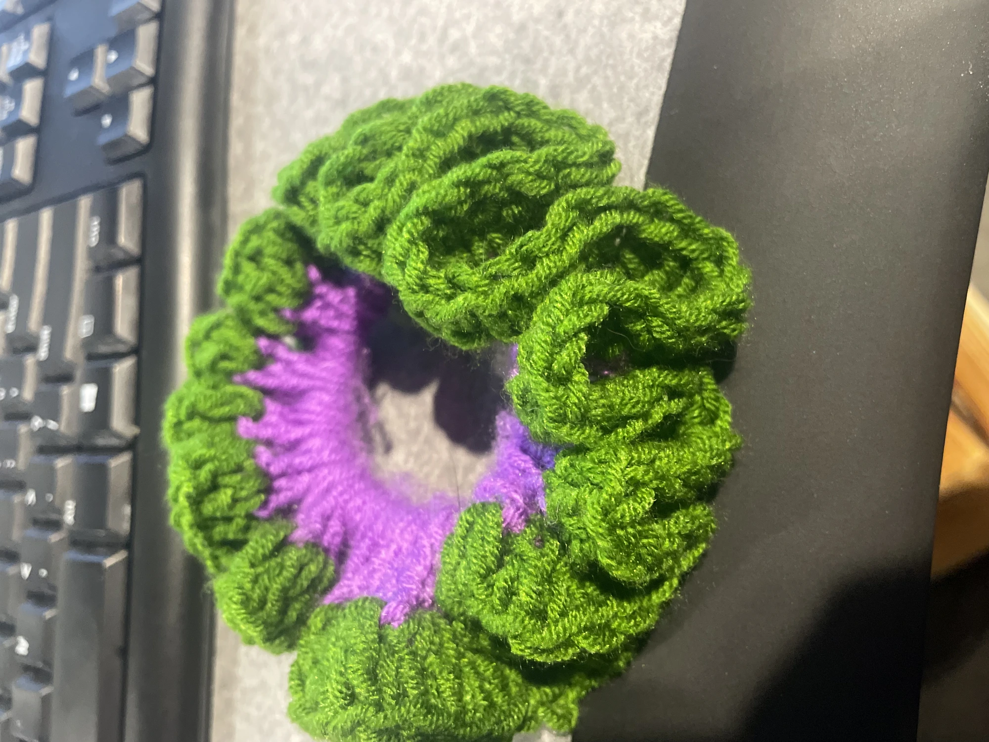 Finished green and purple crochet scrunchie, made by Els